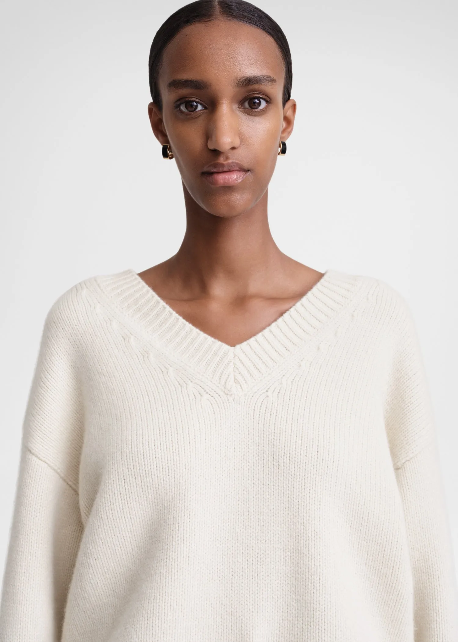 V-neck wool cashmere knit snow